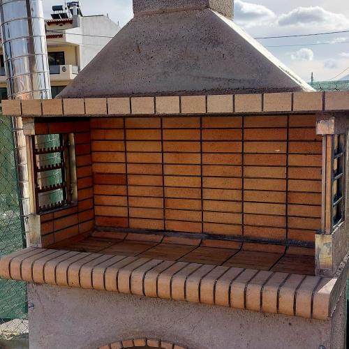 ΦΥΣΙΚΑ ΠΕΤΡΩΜΑΤΑ BBQ τσιμέντινα με Κίτρινο Πυρότουβλο Τσεχίας. 001
