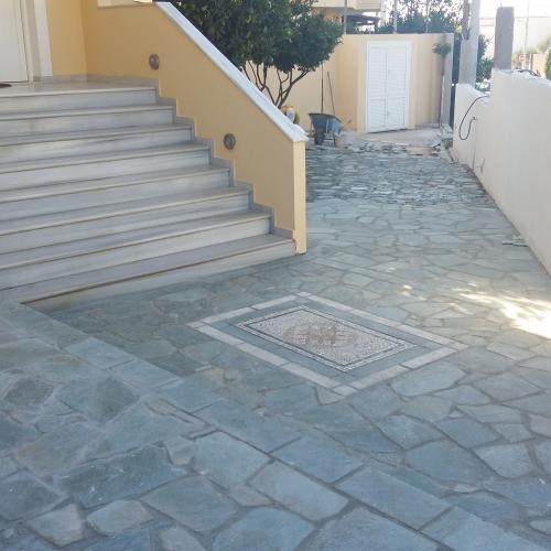 ΦΥΣΙΚΑ ΠΕΤΡΩΜΑΤΑ Πέτρα Καρύστου Ακανόνιστη Πράσινη. 001