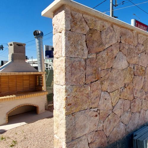 ΦΥΣΙΚΑ ΠΕΤΡΩΜΑΤΑ Πέτρα Συρίας Καπάκι Ακανόνιστο Ροζ. 001