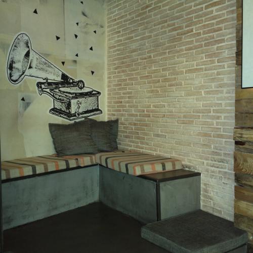 ΦΥΣΙΚΑ ΠΕΤΡΩΜΑΤΑ Διακοσμητικά Τούβλα παλαιού τύπου από το υλικό του κεραμιδιού. 001