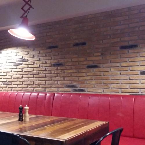 ΦΥΣΙΚΑ ΠΕΤΡΩΜΑΤΑ Διακοσμητικά Τούβλα παλαιού τύπου από το υλικό του κεραμιδιού. 001